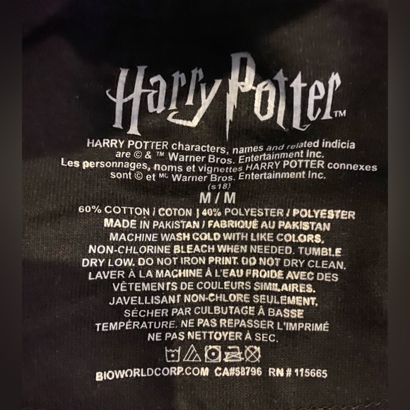 Men’s Size Medium Black Hoodie with Hogwarts and Logo on Front Top Sweater - Picture 11 of 11